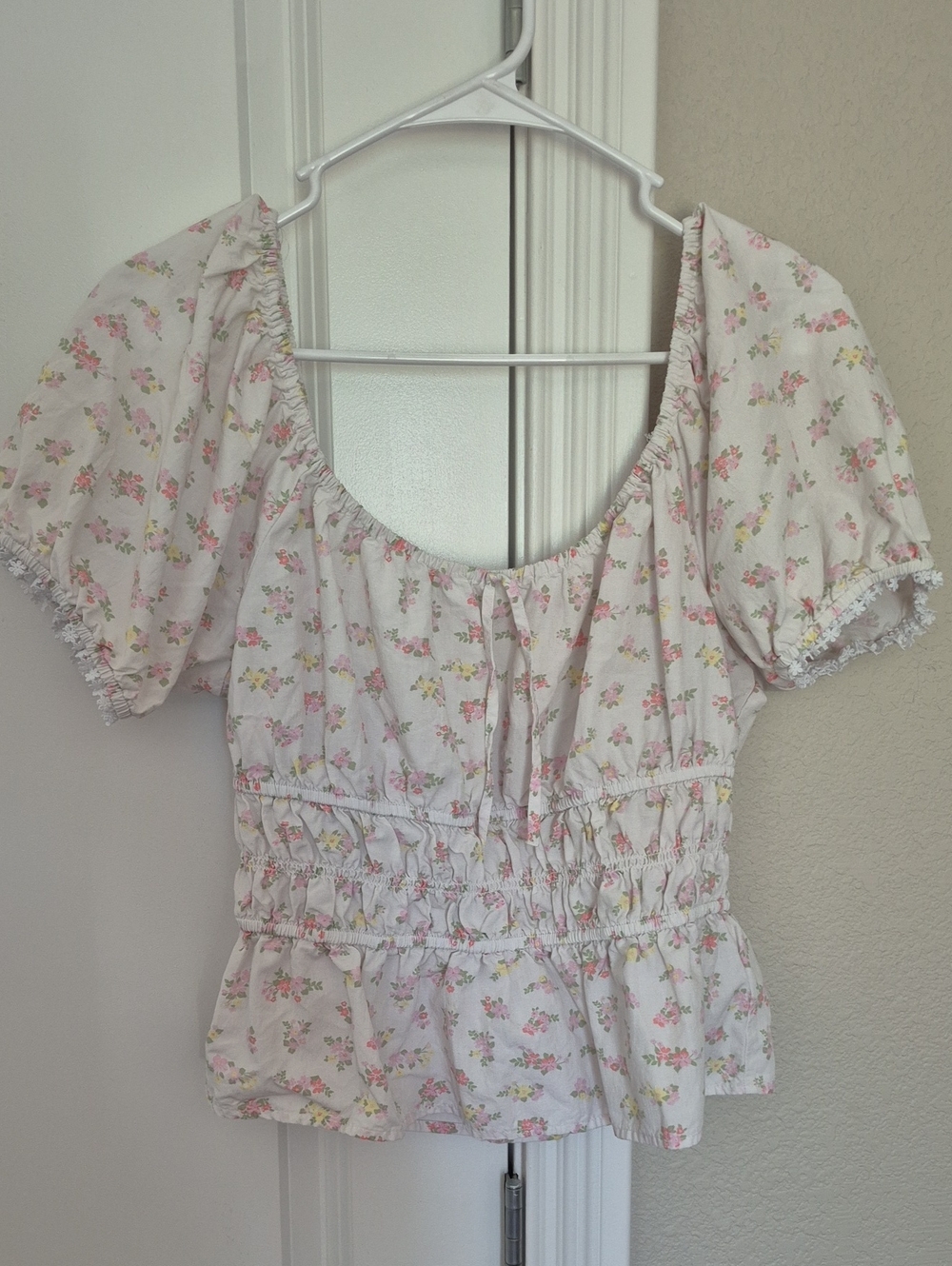 Floral Puff-Sleeve Peasant Top - White with Pink Blossoms